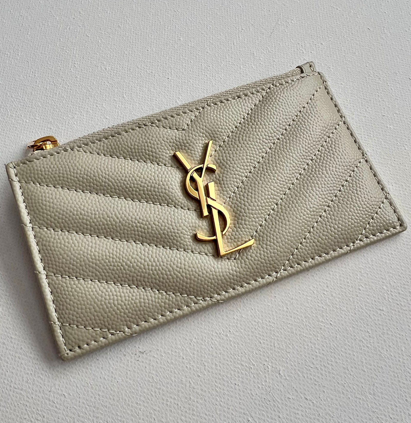 Saint Laurent Cassandre Fragments Zipped Card holder in Blanc Vintage