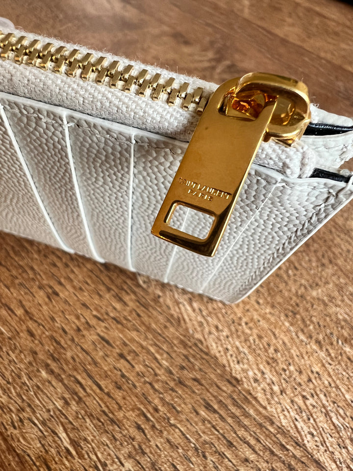 Saint Laurent Cassandre Fragments Zipped Card holder in Blanc Vintage